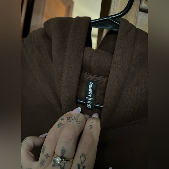 Comfrt The Standard Hoodie - Picture 5 of 11